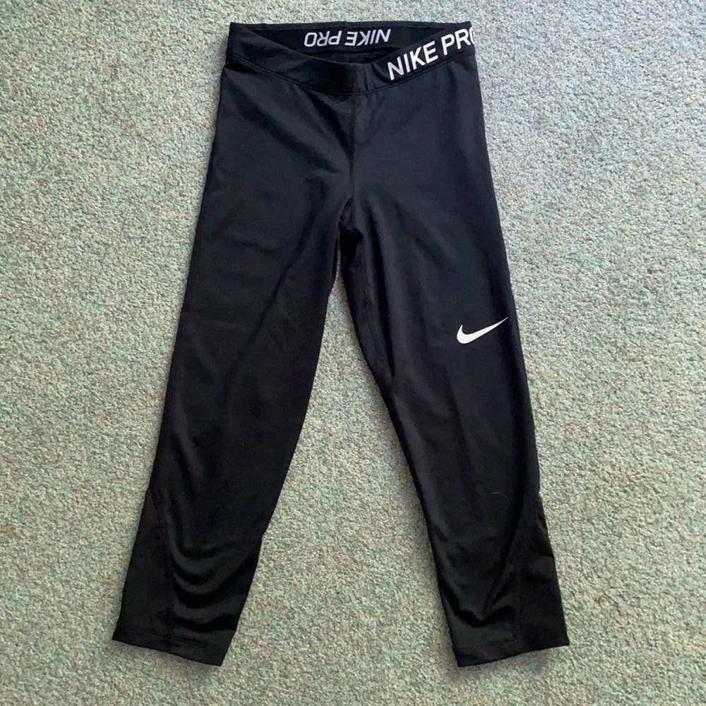 Nike Pro cropped black leggings.